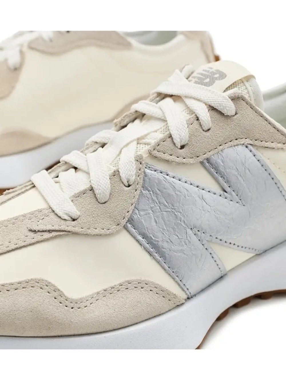 New Balance 327 in Silver NWT in 6.5 - Picture 7 of 9